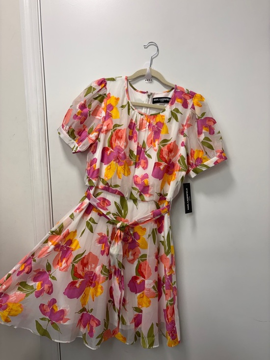 Karl Lagerfeld Dresses & Skirts - KARL LAGERFELD FLORAL PINK YELLOW GREEN SHORT SLEEVE DRESS!